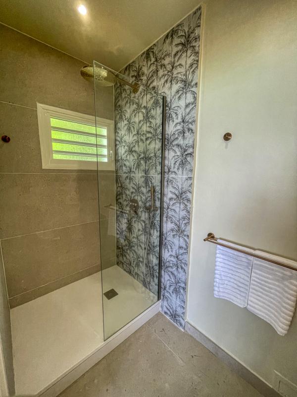 33 Location villa piscine vue mer ilet Gosier Guadeloupe_sdb 5